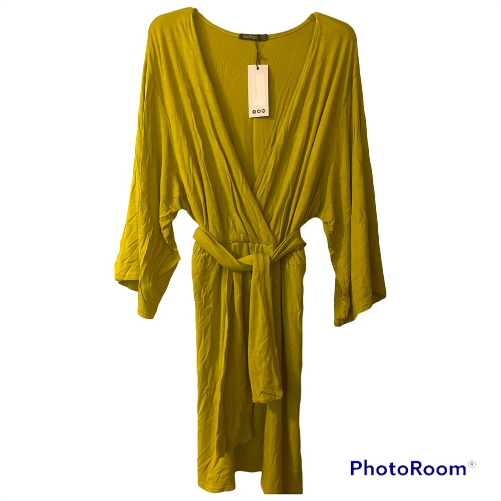 Boohoo V-Neck Dress